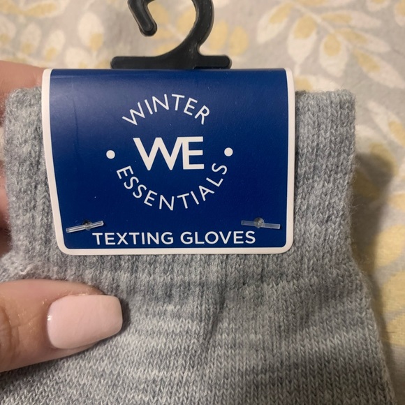 Texting Gloves - Picture 4 of 5